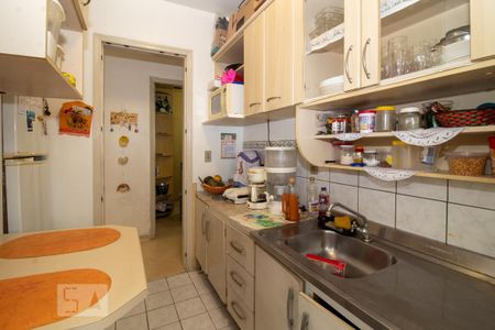 Cozinha de apartamento à venda com 2 quartos, 50m² em Humaitá, Porto Alegre