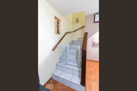 Escadas de casa à venda com 2 quartos, 112m² em Jardim Santa Mena, Guarulhos