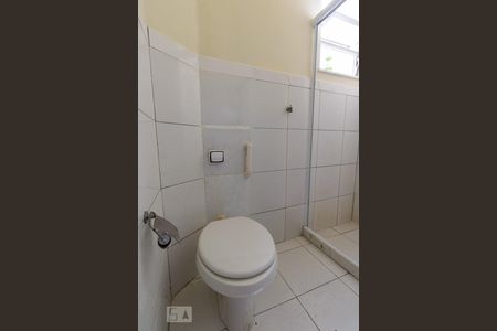 Banheiro de kitnet/studio para alugar com 1 quarto, 25m² em Centro, Rio de Janeiro