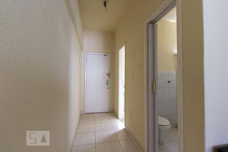 Corredor de kitnet/studio para alugar com 1 quarto, 25m² em Centro, Rio de Janeiro