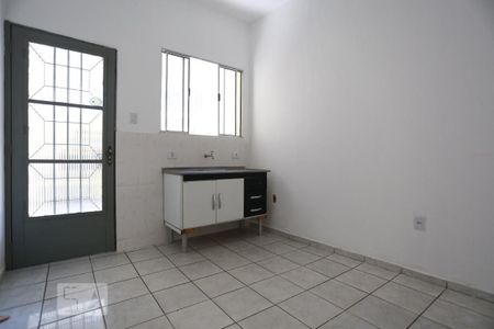 Cozinha de casa para alugar com 1 quarto, 70m² em Cipava, Osasco