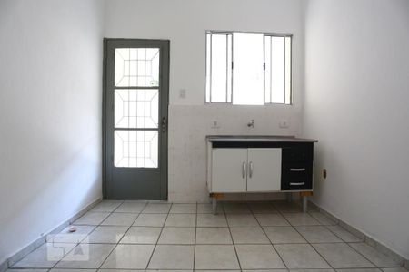 Cozinha de casa para alugar com 1 quarto, 70m² em Cipava, Osasco