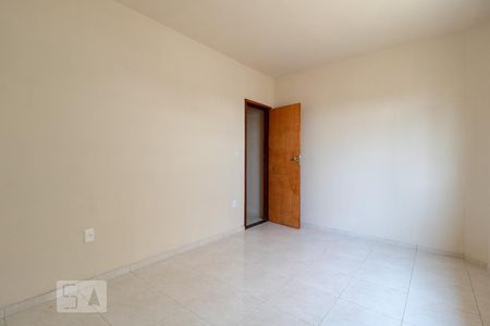 Quarto 1 de casa para alugar com 2 quartos, 105m² em Marechal Hermes, Rio de Janeiro