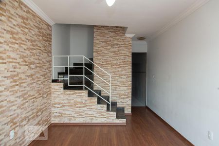 Sala de casa à venda com 3 quartos, 130m² em Vila Carmosina, São Paulo