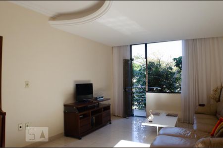 Sala de casa à venda com 4 quartos, 290m² em Santa Lúcia, Belo Horizonte