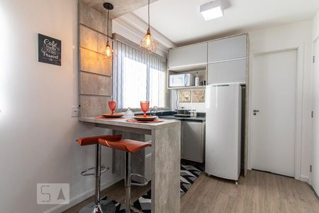 Cozinha de kitnet/studio para alugar com 1 quarto, 19m² em Novo Mundo, Curitiba