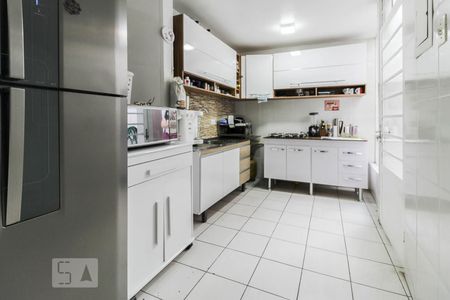 Casa à venda com 110m², 3 quartos e 2 vagas Casa à venda com 110m², 3 quartos e 2 vagasCozinha