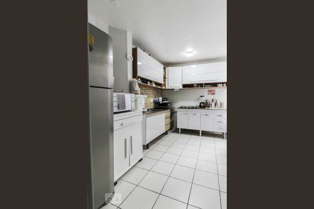 Casa à venda com 110m², 3 quartos e 2 vagas Casa à venda com 110m², 3 quartos e 2 vagasCozinha