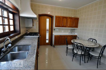 Cozinha e Área de Serviço de casa à venda com 3 quartos, 350m² em Cidade São Francisco, São Paulo