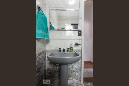 Banheiro de casa à venda com 3 quartos, 205m² em Jardim Maria Rosa, Taboão da Serra