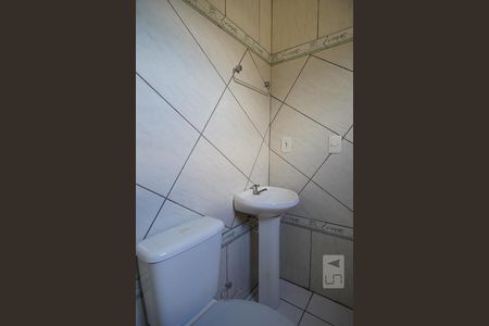 Banheiro de casa de condomínio à venda com 2 quartos, 70m² em Cristo Redentor, Porto Alegre