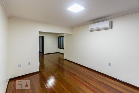 Casa à venda com 198m², 4 quartos e 2 vagasSala