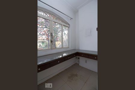 Detalhe escada de casa à venda com 3 quartos, 150m² em Água Branca, São Paulo