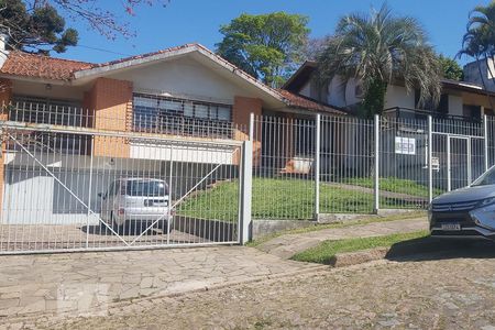 Fachada de casa à venda com 5 quartos, 398m² em Vila Assunção, Porto Alegre