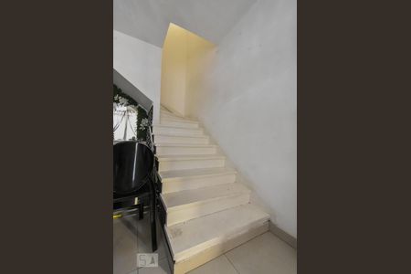 Escada de casa à venda com 2 quartos, 90m² em Vila Cordeiro, São Paulo