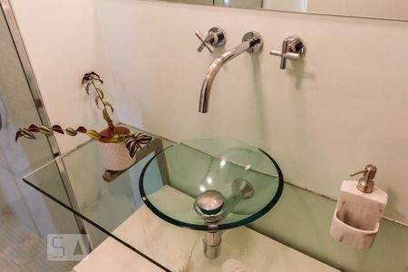 Apartamento à venda com 70m², 2 quartos e 1 vaga Apartamento à venda com 70m², 2 quartos e 1 vagaBanheiro Pia