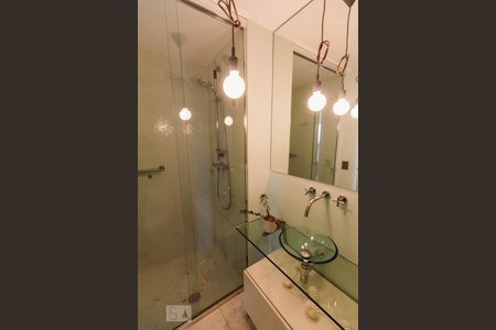 Apartamento à venda com 70m², 2 quartos e 1 vaga Apartamento à venda com 70m², 2 quartos e 1 vagaBanheiro