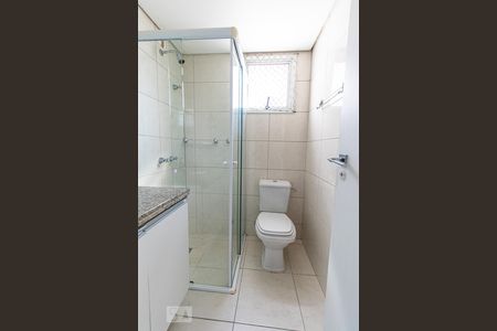 Banheiro de kitnet/studio para alugar com 1 quarto, 31m² em Centro, Curitiba