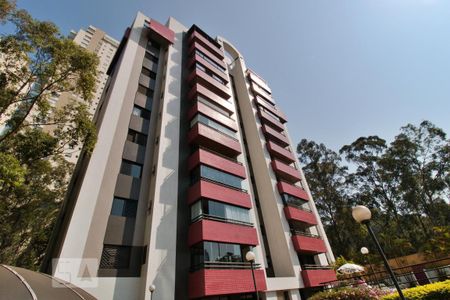 Apartamento para alugar com 240m², 4 quartos e 4 vagas Apartamento para alugar com 240m², 4 quartos e 4 vagasFachada Traseira