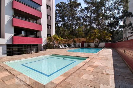 Apartamento para alugar com 240m², 4 quartos e 4 vagas Apartamento para alugar com 240m², 4 quartos e 4 vagasÁrea comum - Piscina