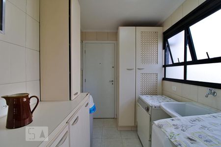 Apartamento para alugar com 240m², 4 quartos e 4 vagas Apartamento para alugar com 240m², 4 quartos e 4 vagasÁrea de Serviço