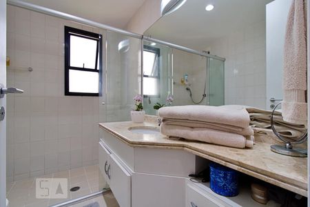 Apartamento para alugar com 240m², 4 quartos e 4 vagas Apartamento para alugar com 240m², 4 quartos e 4 vagasBanheiro da Suíte 1