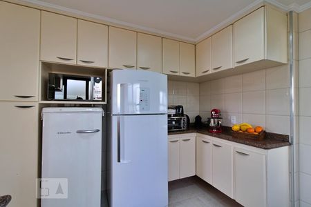 Apartamento para alugar com 240m², 4 quartos e 4 vagas Apartamento para alugar com 240m², 4 quartos e 4 vagasCozinha