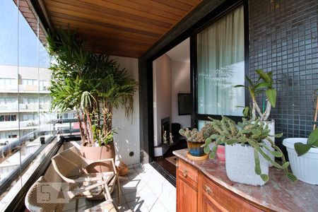 Apartamento para alugar com 240m², 4 quartos e 4 vagas Apartamento para alugar com 240m², 4 quartos e 4 vagasVaranda da Sala