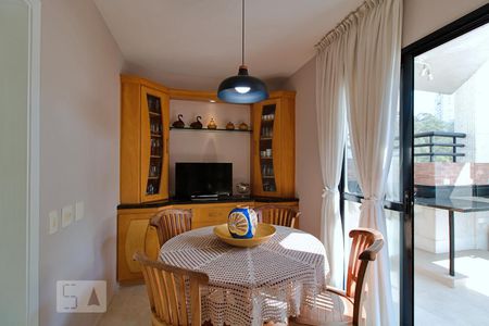 Apartamento para alugar com 240m², 4 quartos e 4 vagas Apartamento para alugar com 240m², 4 quartos e 4 vagasCopa