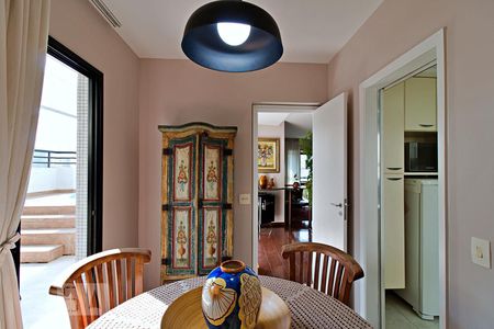 Apartamento para alugar com 240m², 4 quartos e 4 vagas Apartamento para alugar com 240m², 4 quartos e 4 vagasCopa