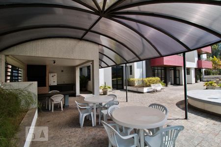 Apartamento para alugar com 240m², 4 quartos e 4 vagas Apartamento para alugar com 240m², 4 quartos e 4 vagasÁrea comum - Churrasqueira