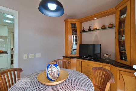 Apartamento para alugar com 240m², 4 quartos e 4 vagas Apartamento para alugar com 240m², 4 quartos e 4 vagasCopa