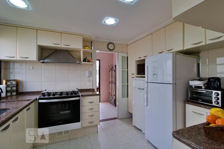 Apartamento para alugar com 240m², 4 quartos e 4 vagas Apartamento para alugar com 240m², 4 quartos e 4 vagasCozinha