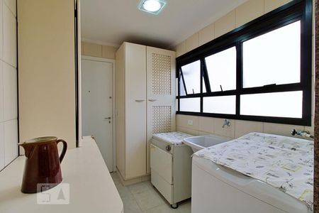 Apartamento para alugar com 240m², 4 quartos e 4 vagas Apartamento para alugar com 240m², 4 quartos e 4 vagasÁrea de Serviço