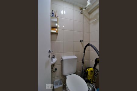 Apartamento para alugar com 240m², 4 quartos e 4 vagas Apartamento para alugar com 240m², 4 quartos e 4 vagasBanheiro de Serviço