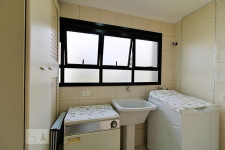 Apartamento para alugar com 240m², 4 quartos e 4 vagas Apartamento para alugar com 240m², 4 quartos e 4 vagasÁrea de Serviço