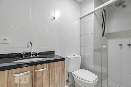 Banheiro de kitnet/studio para alugar com 1 quarto, 40m² em Centro, Curitiba