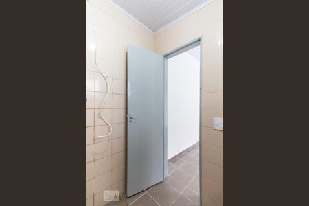 Banheiro de kitnet/studio para alugar com 1 quarto, 40m² em Vila Gumercindo, São Paulo