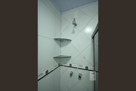 Banheiro Social - Chuveiro  de kitnet/studio para alugar com 1 quarto, 27m² em Flamengo, Rio de Janeiro