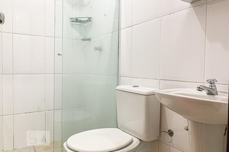 Banheiro de kitnet/studio para alugar com 1 quarto, 25m² em Cidade Universitária, Campinas