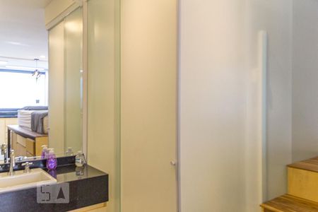 Banheiro de apartamento para alugar com 1 quarto, 28m² em Vila Olímpia, São Paulo