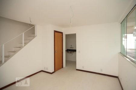 Casa de condomínio à venda com 115m², 3 quartos e 1 vagaSala