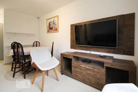 Sala de apartamento para alugar com 2 quartos, 65m² em Indianópolis, São Paulo