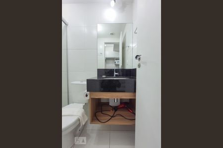 Banheiro de kitnet/studio para alugar com 1 quarto, 20m² em Santana, São Paulo