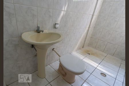 Banheiro de casa para alugar com 2 quartos, 60m² em Jardim Lavinia, São Bernardo do Campo