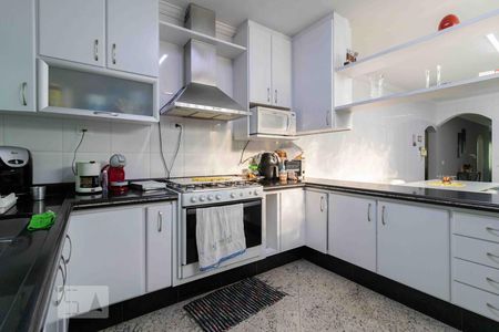 Casa à venda com 382m², 3 quartos e 10 vagas Casa à venda com 382m², 3 quartos e 10 vagasCozinha