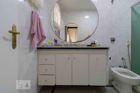 Casa à venda com 382m², 3 quartos e 10 vagas Casa à venda com 382m², 3 quartos e 10 vagasBanheiro da Suíte 1