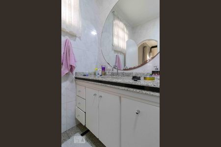 Casa à venda com 382m², 3 quartos e 10 vagas Casa à venda com 382m², 3 quartos e 10 vagasBanheiro da Suíte 1