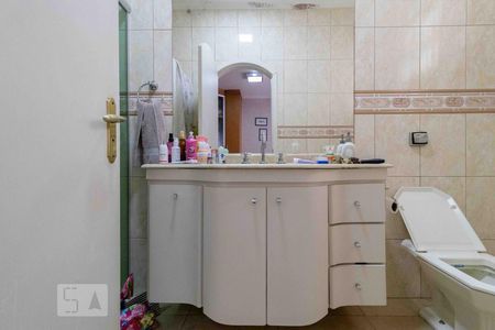 Casa à venda com 382m², 3 quartos e 10 vagas Casa à venda com 382m², 3 quartos e 10 vagasBanheiro da Suíte 2