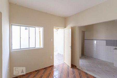 Sala  de casa para alugar com 1 quarto, 97m² em Ipiranga, Belo Horizonte